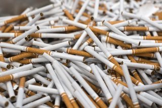 Le tabagisme est le principal facteur de risque de cancer du poumon, qui est le cancer le plus fréquent et le plus meurtrier dans le monde (archives). KEYSTONE/STEFAN MEYER